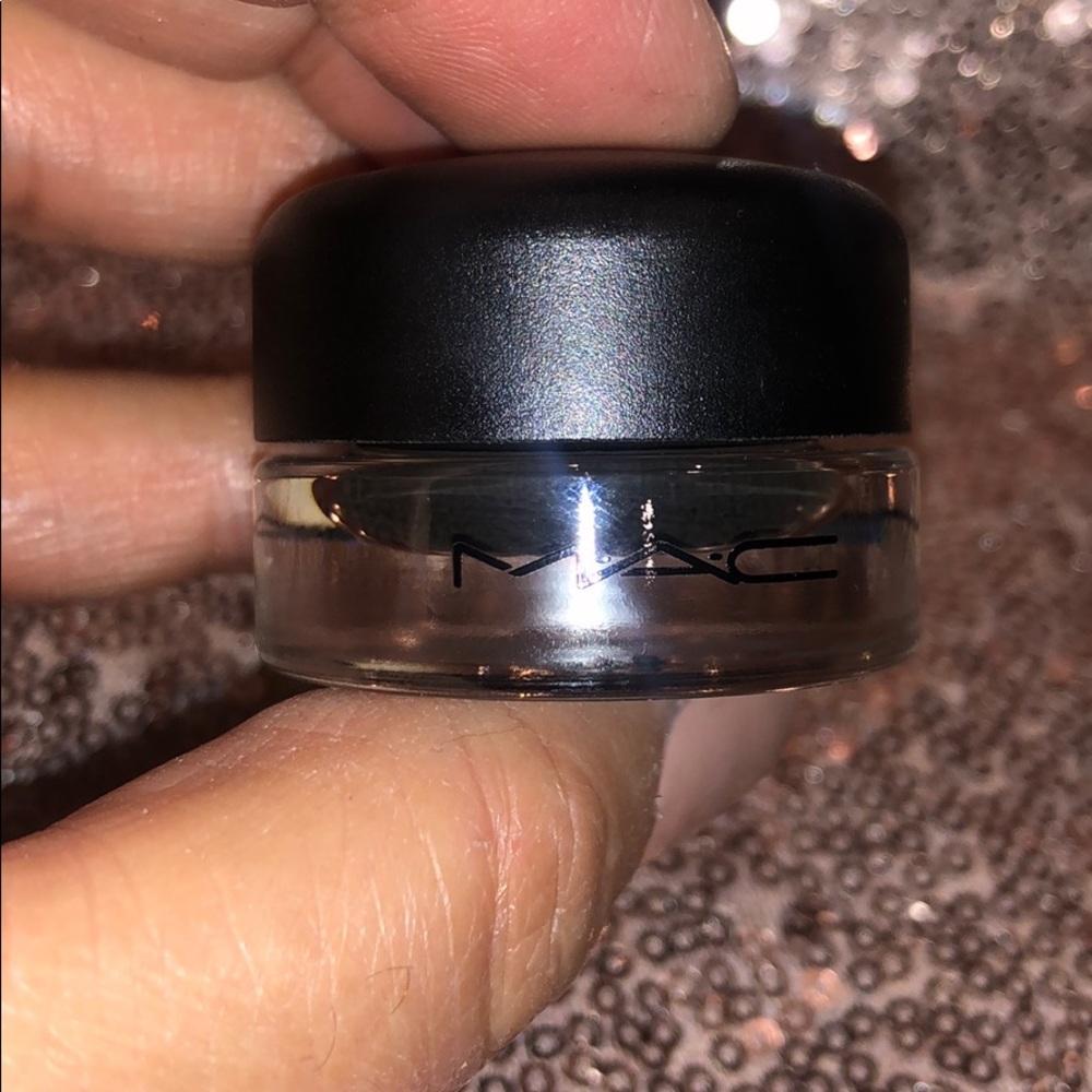 MAC PRO LONGWEAR FLUIDLINE - Color: BLACKTRACK